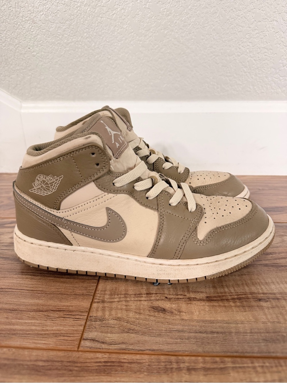 Nike Air Jordan 1 w/ Golfkicks DIY Spikes Mid Taupe Cream High-Top Golf Shoes 6 - Picture 5 of 8